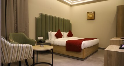 Hotel Sai Bhiwadi Room Type - Super Deluxe King Size Bed