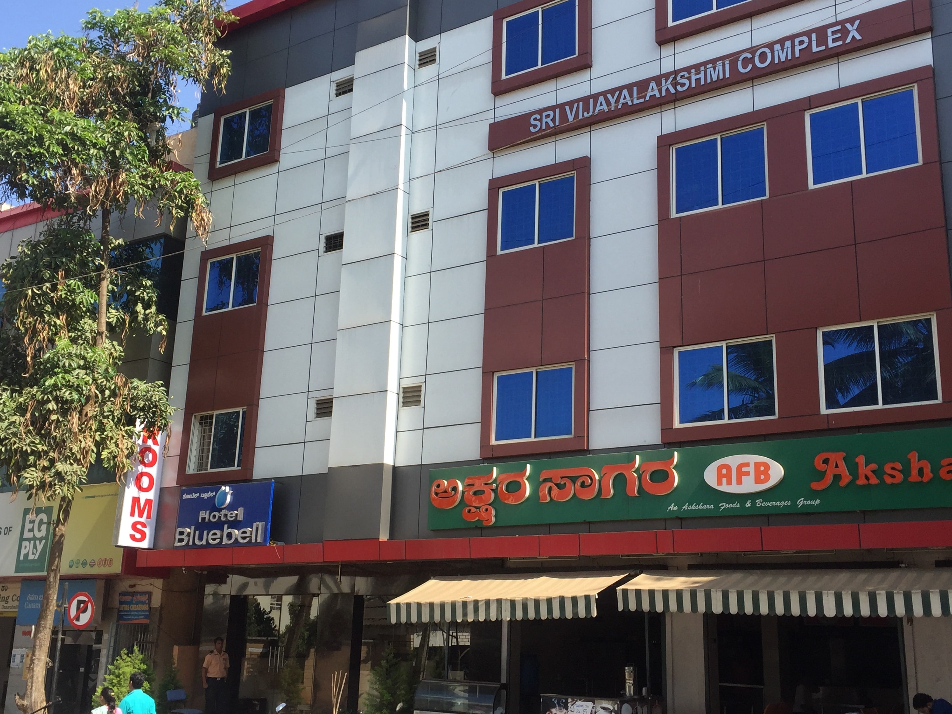 Hotel Blue Bell - Tap to explore photos