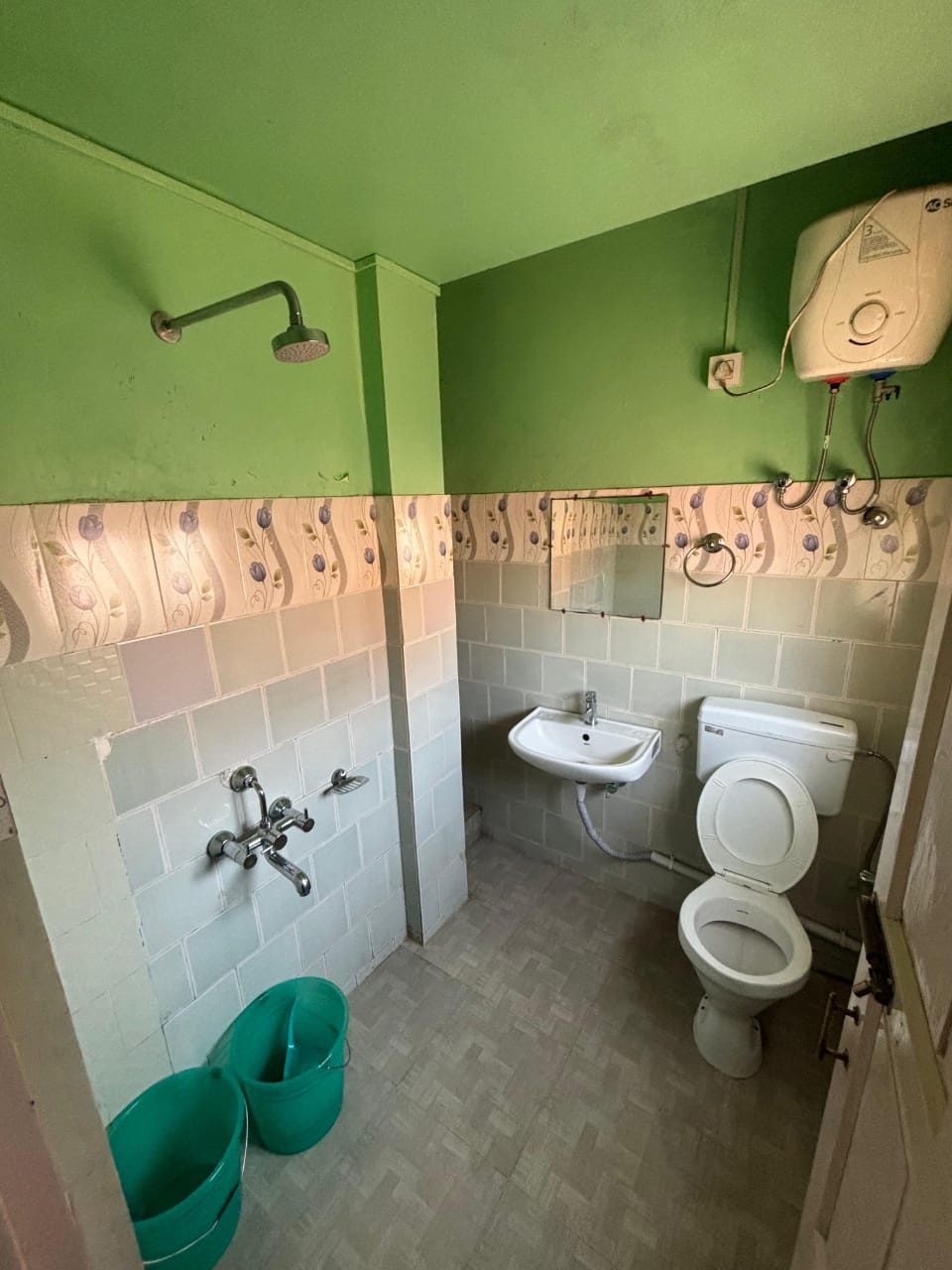 Stay at Jo' s Guest House - Tap to explore photos