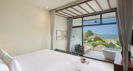 U Pattaya Room Type - Deluxe Seaview Jacuzzi