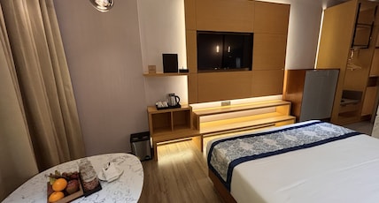 Rajawat The Fern - An Ecotel Hotel, Kanpur Room Type - Winter Green Premium, 1 King Bed Rajawat The Fern - An Ecotel Hotel, Kanpur Room Type - Winter Green Premium, 1 King Bed
