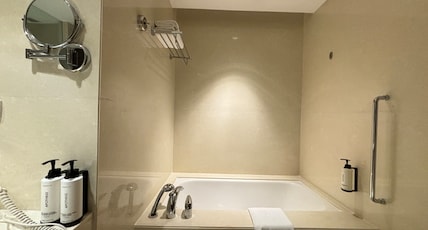 Crowne Plaza Kochi Room Type - Twin Bed Standard City View Non-Smoking Crowne Plaza Kochi Room Type - Twin Bed Standard City View Non-Smoking