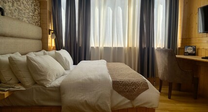 DEJA -VU Room Type - Deluxe Room