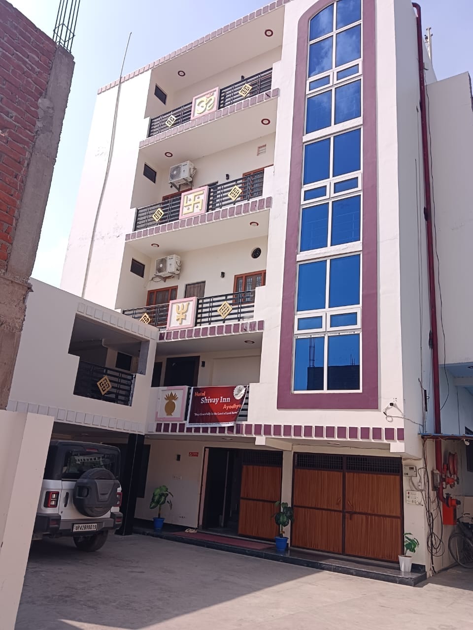 Hotel Shri Awadh Inn Ayodhya - Tap to explore photos