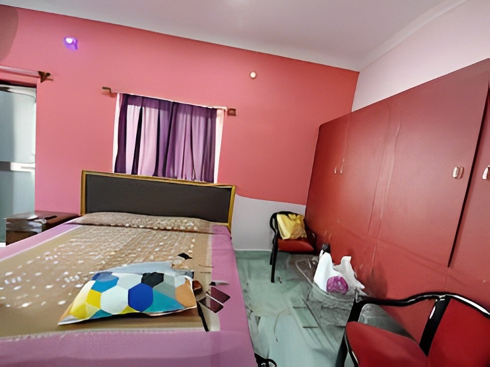 La Casa - Tap to explore photos