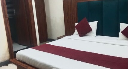 Hotel Royal Inn Room Type - Luxury Room 303