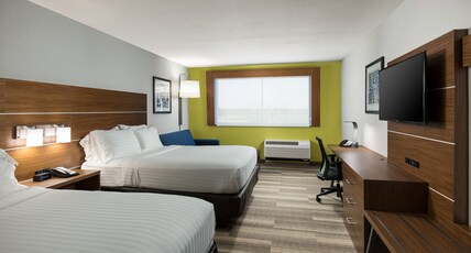 Holiday Inn Express - Visalia Room Type - 2 Queen Beds Suite Sofa Bed