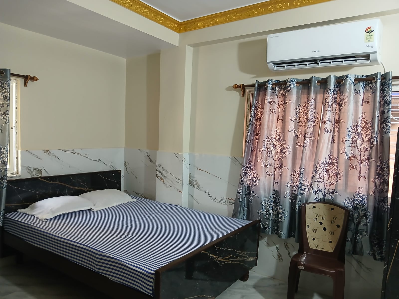 OM SHANTI GUEST HOUSES - Tap to explore photos