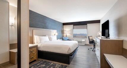 Doubletree by Hilton Hotel Denver - Thornton Room Type - 1 KING - WIFI - FRIDGE
