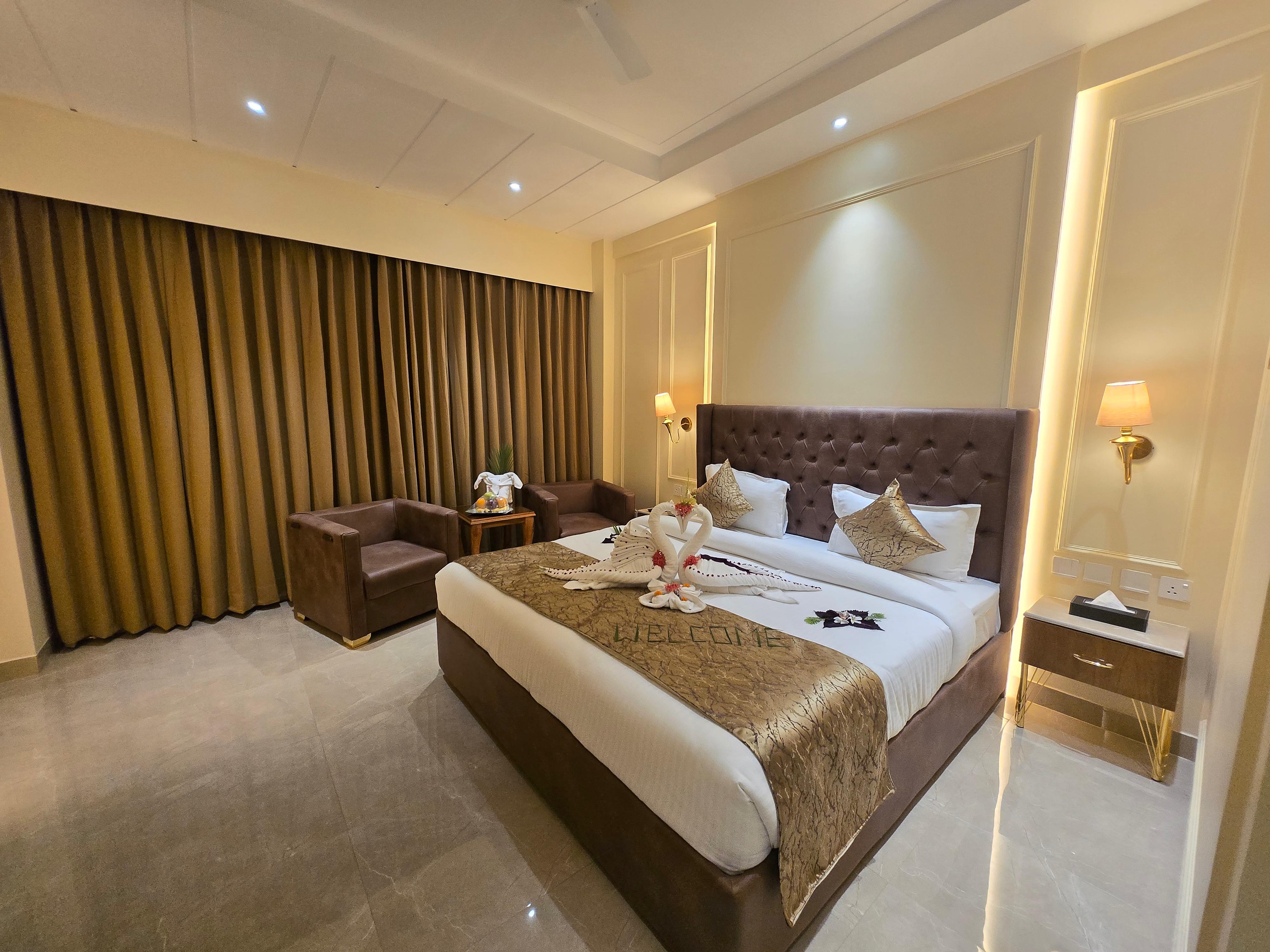 Hotel Regal - Tap to explore photos