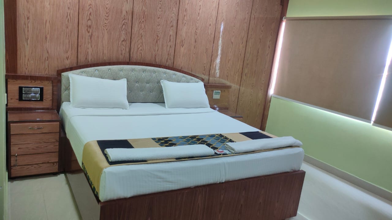 Sri Kameswara Lodge n Convention - Tap to explore photos