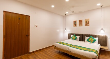 Treebo Seventh Heaven Kukatpally Room Type - Deluxe Room