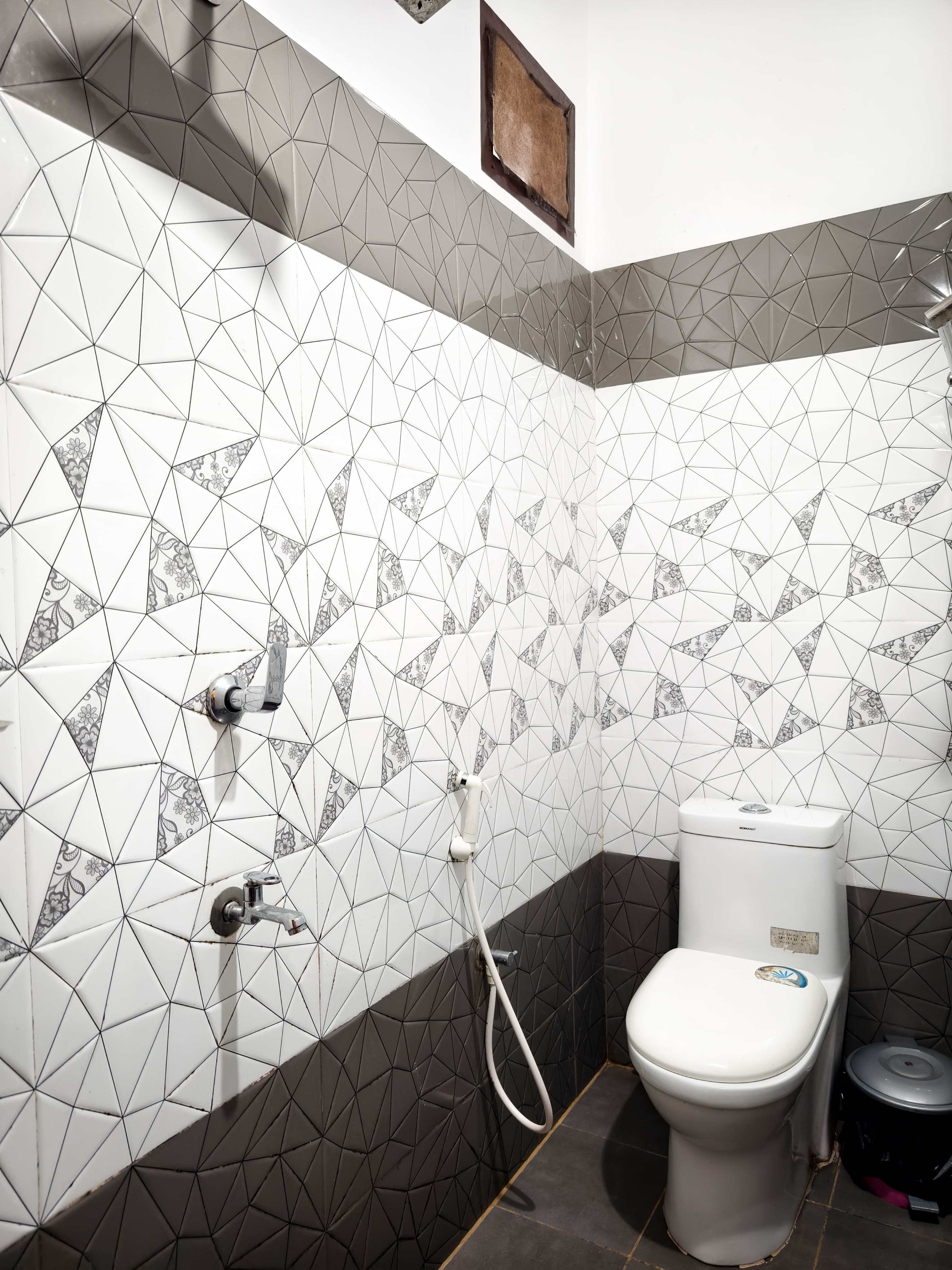 Casino Beach Homestay Rooms - Tap to explore photos
