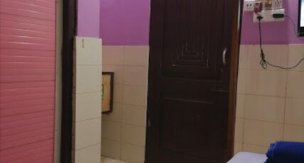 Central Guest House Room Type - standard room non ac