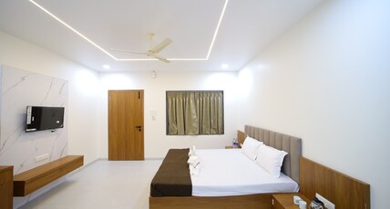 Hotel Shivjanmabhumi Resort Room Type - Suite with Garden View