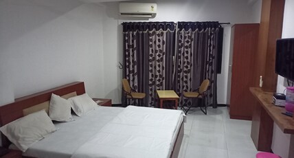Hotel  Dhruv Palace Room Type - Deluxe Triple Room