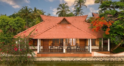 Sterling Lake Palace Alleppey Room Type - Water Front Heritage Cottage with Balcony Sterling Lake Palace Alleppey Room Type - Water Front Heritage Cottage with Balcony