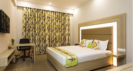 Hotel Silver Oak @ Sector 39 Room Type - Deluxe Queen Room