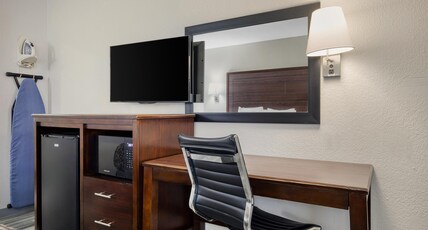 SureStay Hotel by Best Western Terrell Room Type - Accessible - 1 King, Mobility Accessible, Bathtub, Non-Smoking, Continental Breakfast