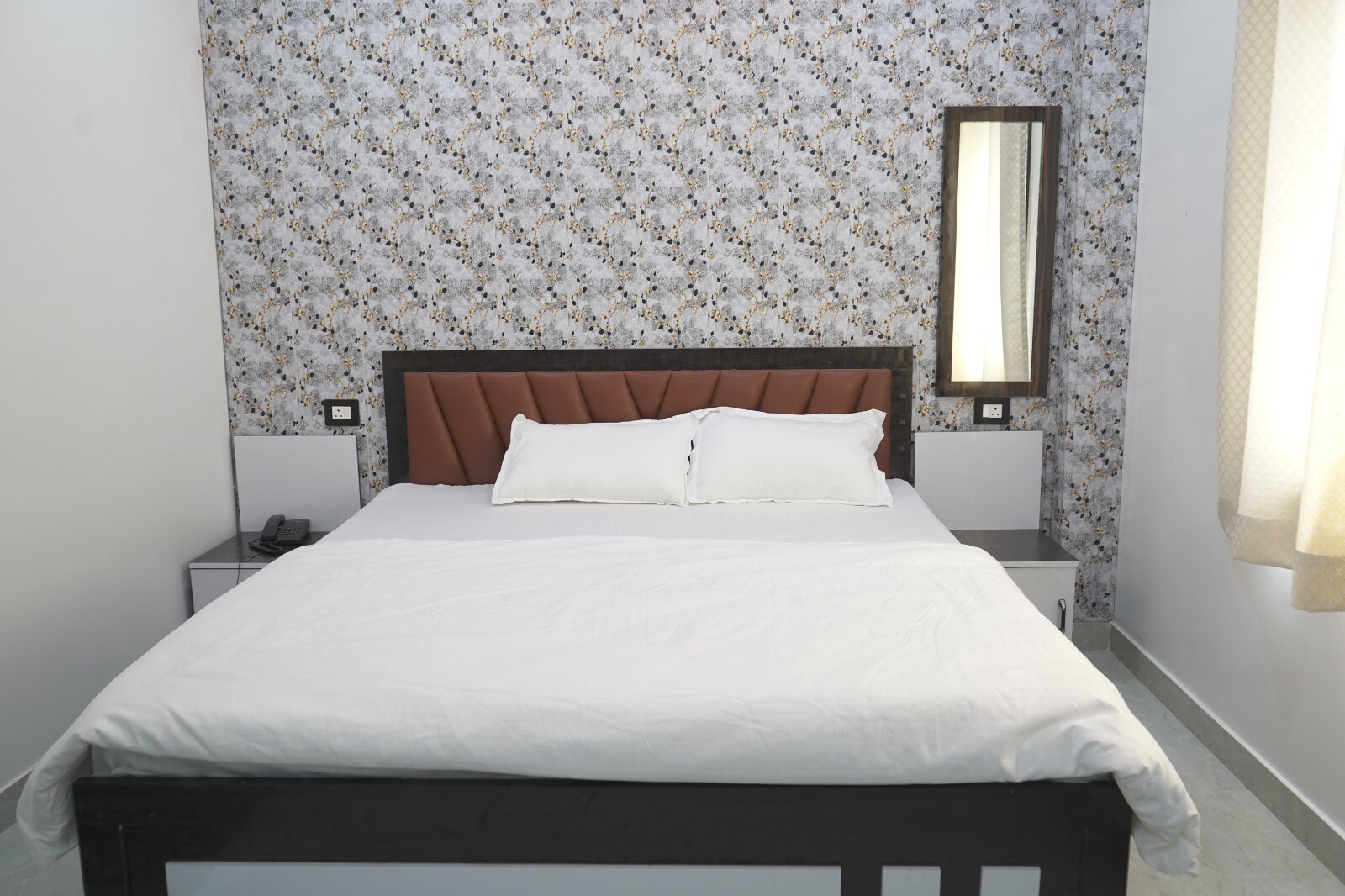 SWASTIK PAYING GUEST HOUSE - Tap to explore photos