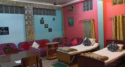 HOTEL PAYING GUEST Room Type - Non AC Triple Bed Room ( Deluxe)