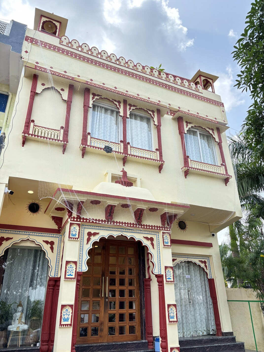 HOTEL VIRASAT HAVELI - Tap to explore photos