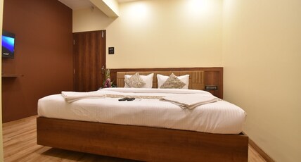 Starlit Hotel Room Type - Executive Suite with BathTub