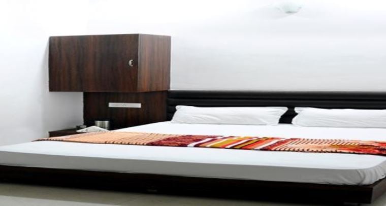 Hotel Paras Regency - Tap to explore photos