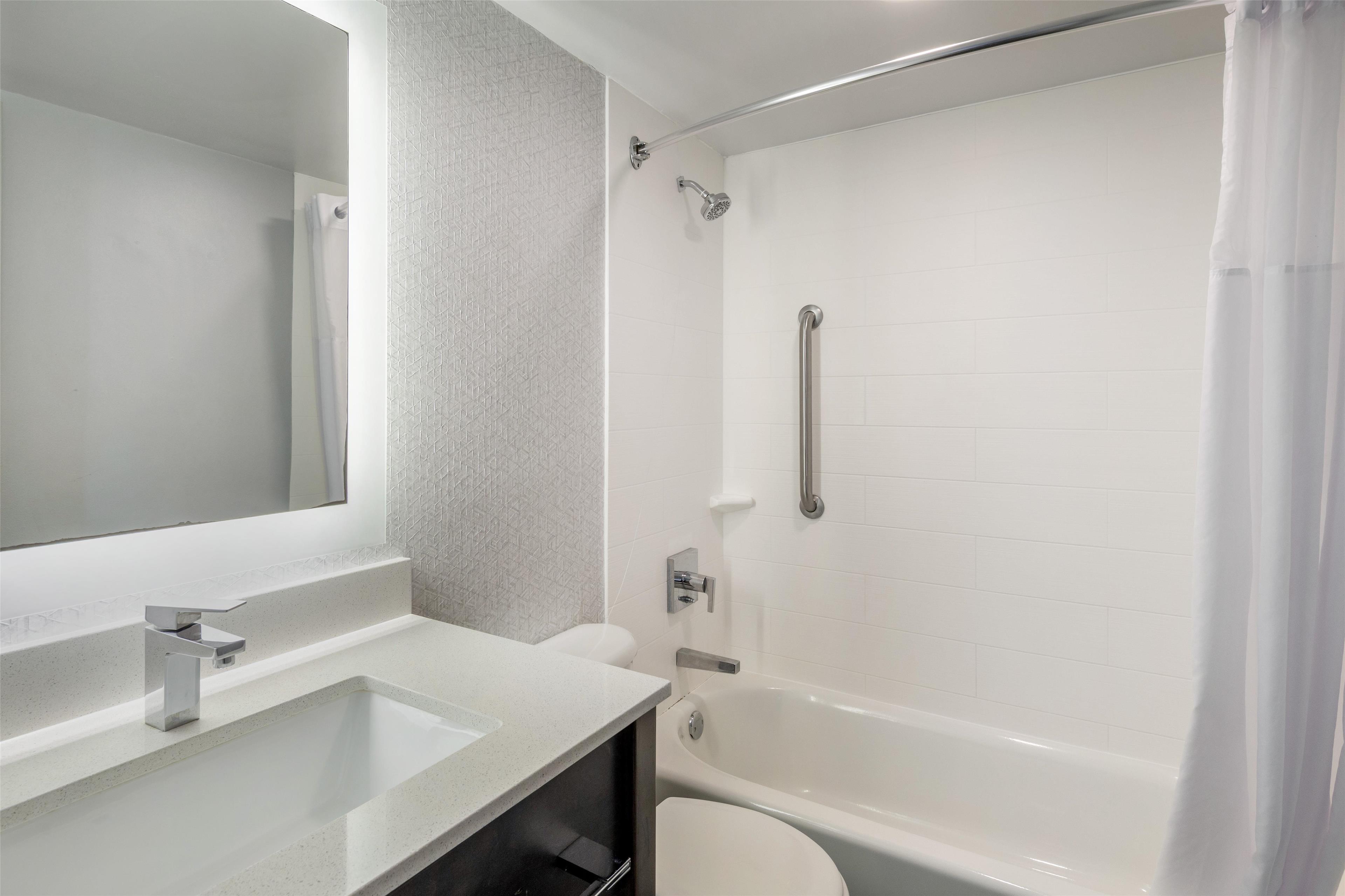 Best Western Plus Daytona Inn Seabreeze Oceanfront - Tap to explore photos