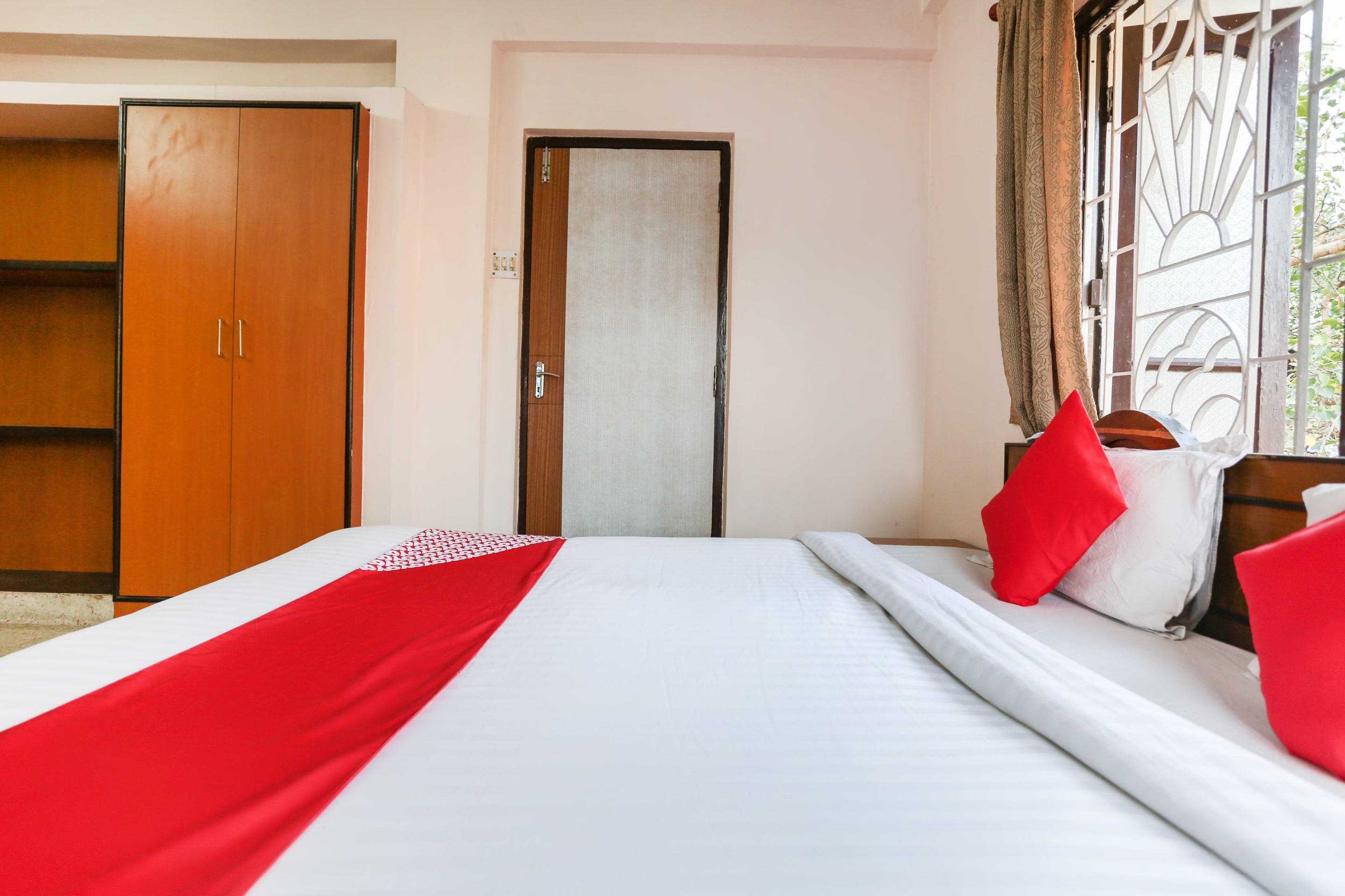 Hotel O New Metro Guest House - Tap to explore photos