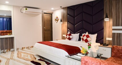 Hotel Mahasuara Palace (Sea Front Hotel) Room Type - PREMIUM ROOM with BALCONY(SIDE SEA VIEW)