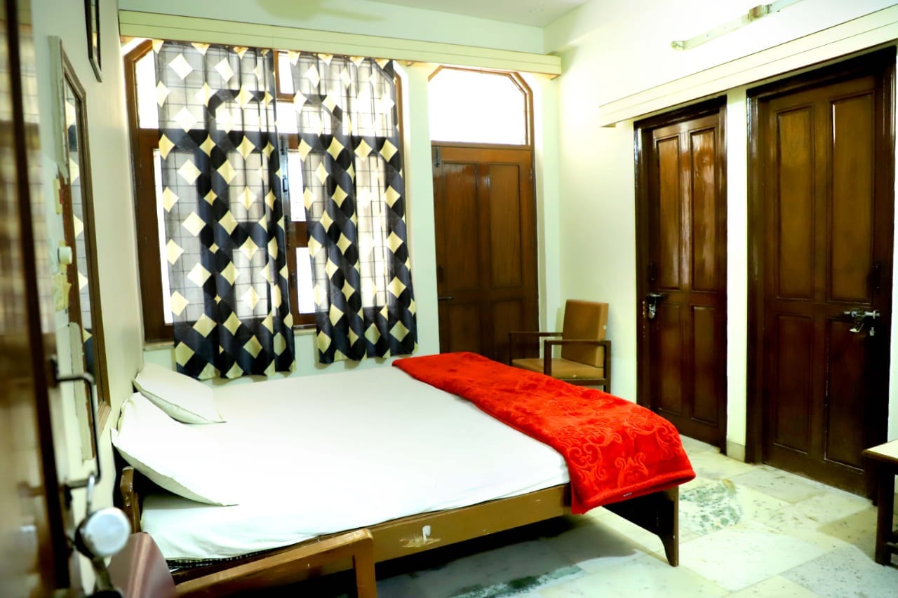 Hotel Small Town - Tap to explore photos