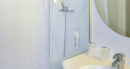 ibis budget Bordeaux Le Lac Room Type - Double Room with a large bed for 2 people