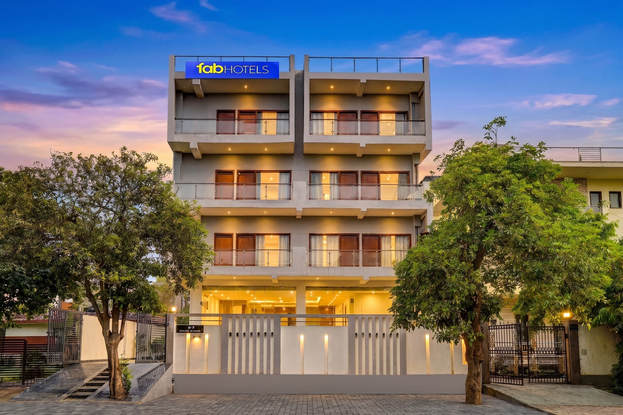 FabHotel Ojas The Nest - Nr. Noida Sector 51 Metro - Tap to explore photos