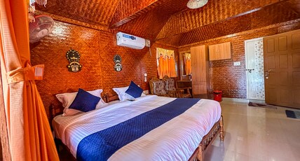 Sajeev Home Stay (Only for families) Room Type - Sea View Bambmoo room A/C
