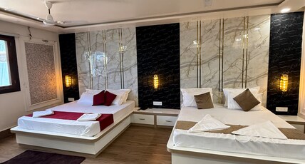Tiwari Hotel & Restaurant Room Type - Family room with four beds