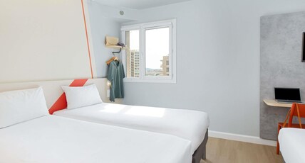 ibis budget Toulon Centre Room Type - TWIN - Room with twin beds