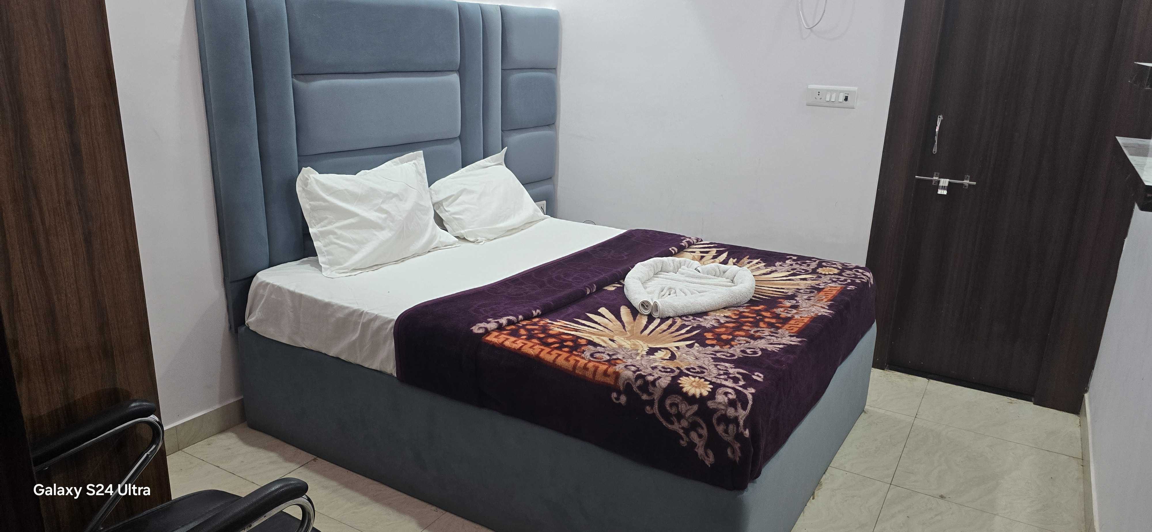 Hotel O shivam guest house and hotel - Tap to explore photos