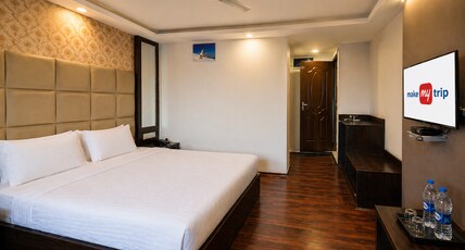 Hotel De Apple (5mins Drive to Dal Lake) Room Type - Deluxe Room AC