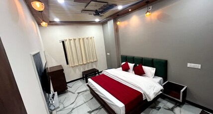 Hotel Aashirwad Room Type - Deluxe Room