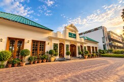 Peaks And Pines Resort