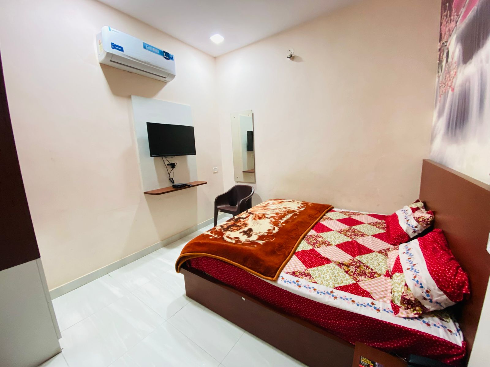 Hotel Swagtam - Tap to explore photos