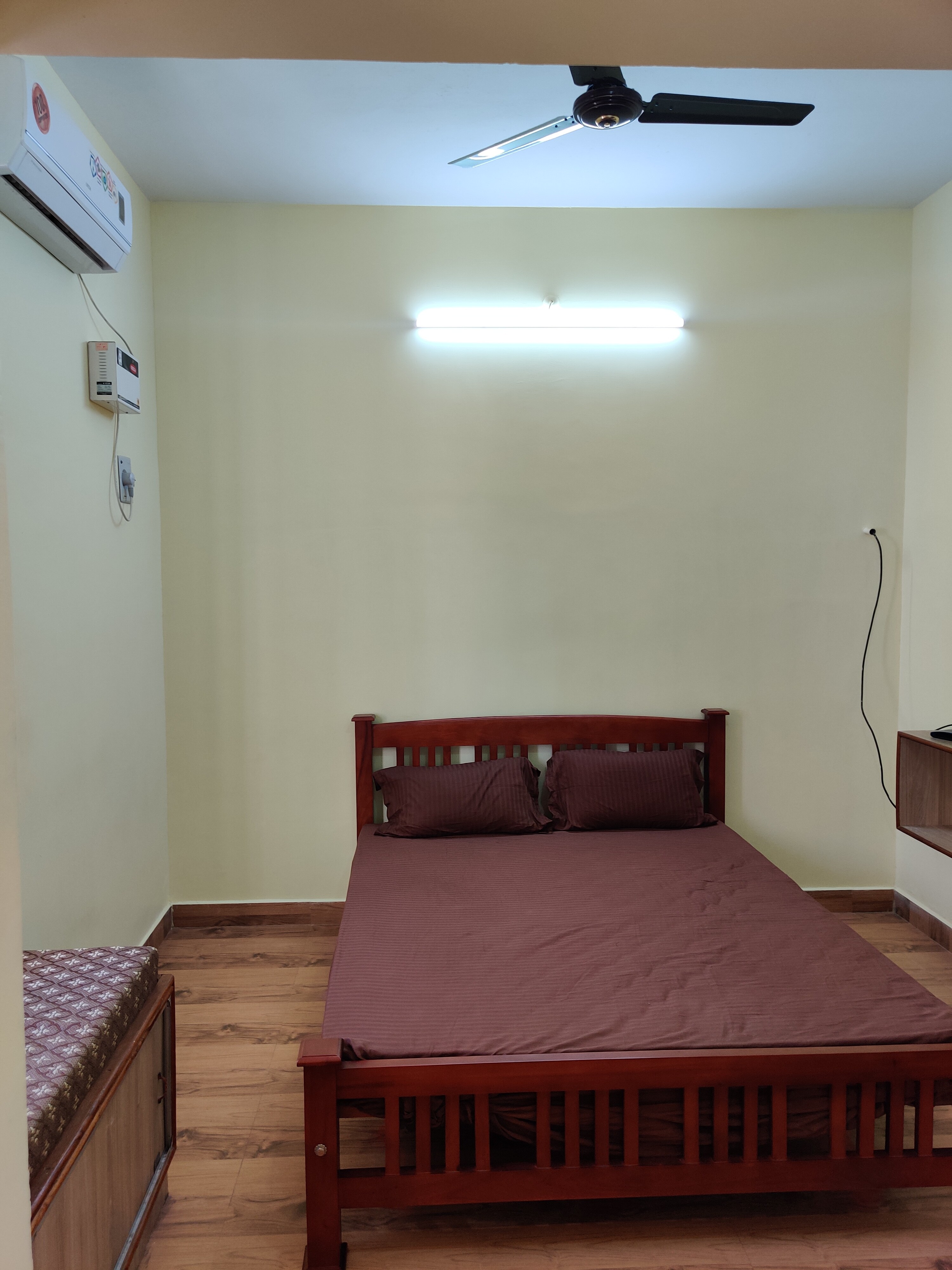 NewVelloreInn - Tap to explore photos