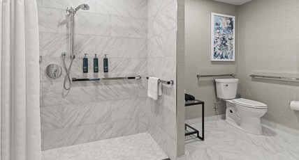 The Capital Hilton Room Type - 1 KING ACC - ROLL IN SHWR