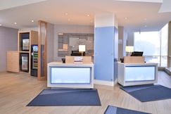 Holiday Inn Express & Suites Buffalo Downtown - Medical CTR