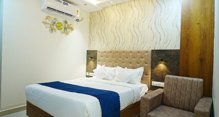 HOTEL MOON LIGHT Room Type - DELUXE DEBLE ROOM
