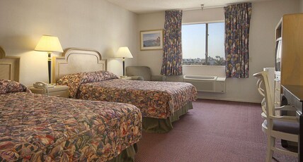 Ramada by Wyndham Los Angeles/Koreatown West Room Type - 2 King Beds, One-Bedroom, Suite, Non-Smoking