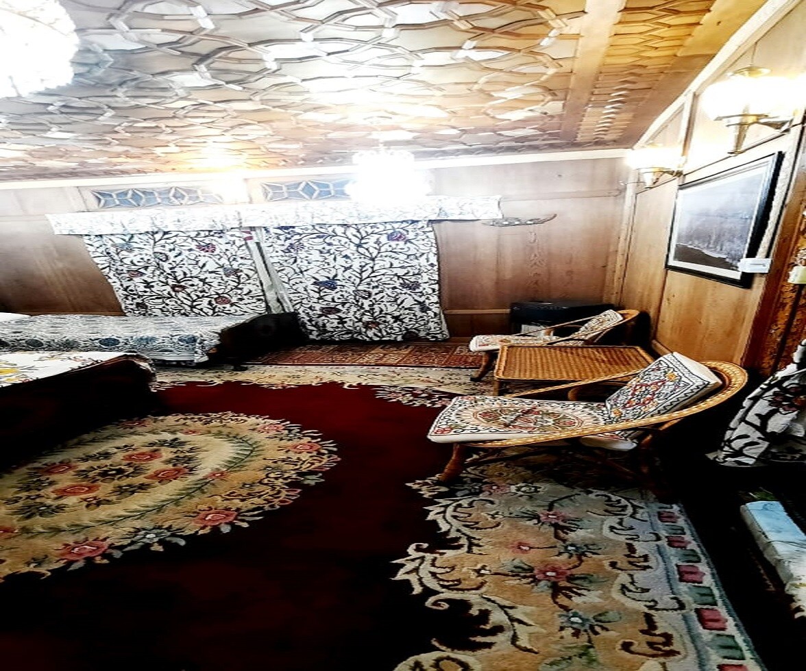 House Boat Geneva Srinagar - Tap to explore photos