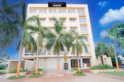 Townhouse Hillview Tirupati Formerly Hotel Looranova