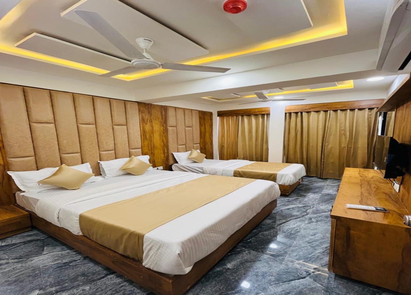 HOTEL PACIFIC - Tap to explore photos